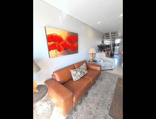 2 BEDROOM PROPERTY TO RENT IN MENLO PARK